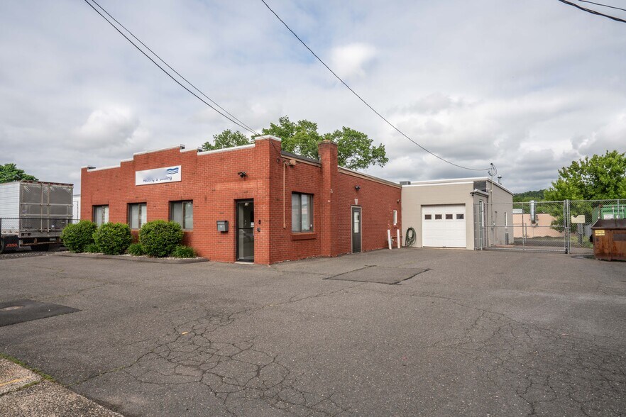 16 Custer St, West Hartford, CT à louer - Photo de l’immeuble – Image 3 sur 24