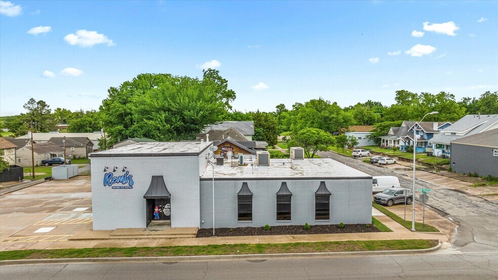 622 SE Frank Phillips Blvd, Bartlesville, OK à vendre - Photo de l’immeuble – Image 1 sur 43