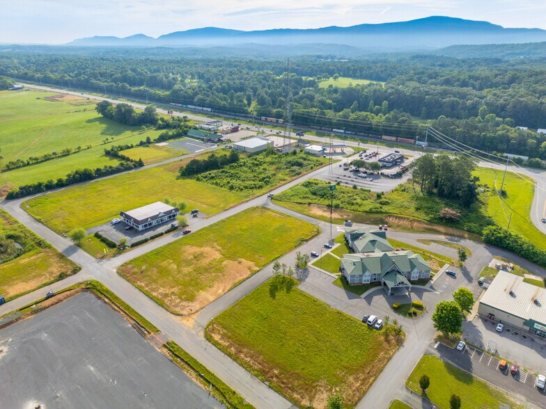 154 White Water Dr, Ocoee, TN à vendre - Photo de l’immeuble – Image 2 sur 21