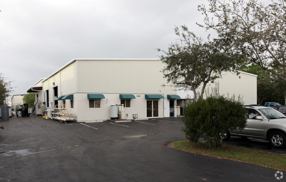 2602 NE 9th Ave, Cape Coral, FL à louer - Photo principale – Image 1 sur 3