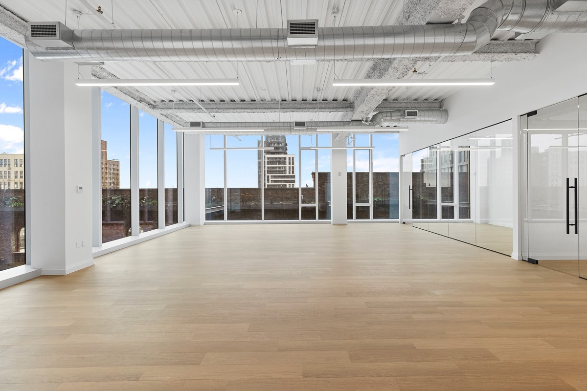 300 Kent Ave, Brooklyn, NY à louer Photo de l’immeuble– Image 1 sur 9
