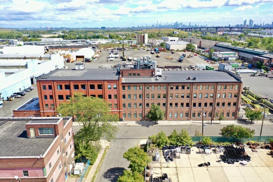 401 Supor Blvd, Harrison, NJ à louer - Photo de l’immeuble – Image 2 sur 5