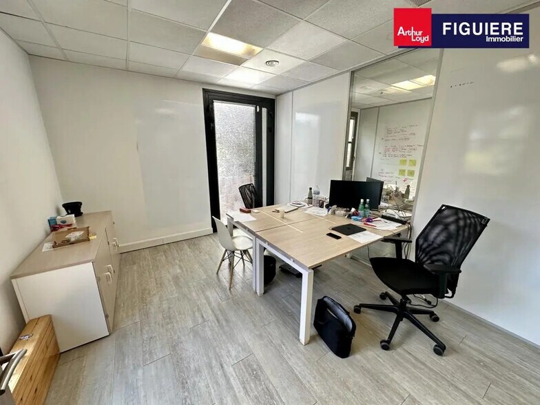 1330 Avenue Jean-René Guillibert Gautier De La Lauzière, Aix-en-Provence à louer - Photo de l’immeuble – Image 3 sur 11