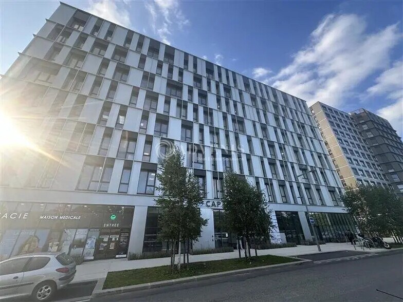 Bureau dans Champs-sur-Marne à louer - Photo de l’immeuble – Image 1 sur 12