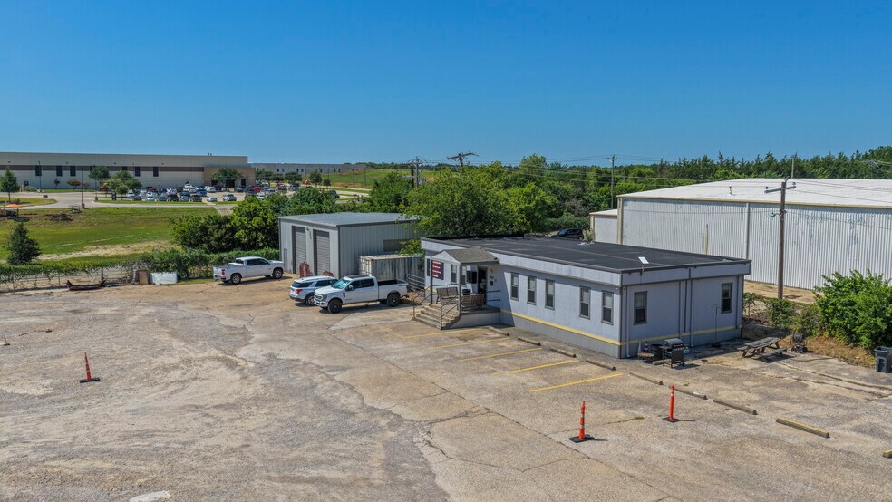 950 Trinity Dr, Mansfield, TX à louer - Photo de l’immeuble – Image 3 sur 35
