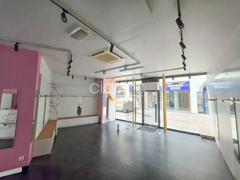 Local commercial dans Clermont-Ferrand à louer - Photo de l’immeuble – Image 2 sur 8