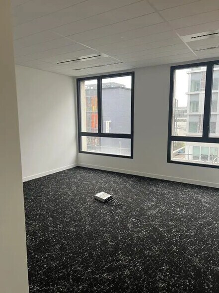 7-9 Rue Stephenson, Montigny-le-Bretonneux à vendre - Photo intérieure – Image 2 sur 7