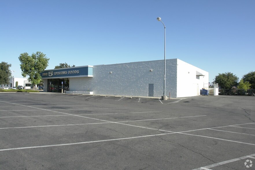 5488 N Blackstone Ave, Fresno, CA à vendre - Photo principale – Image 1 sur 3
