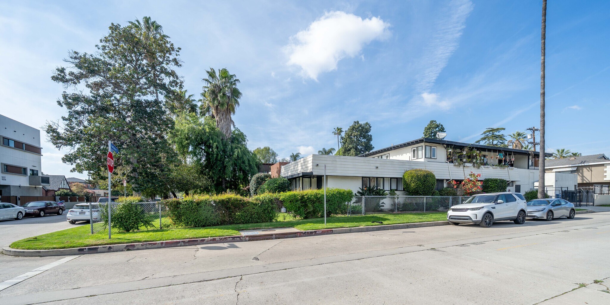 11001 Hortense St, West Toluca Lake, CA à vendre Photo principale– Image 1 sur 21