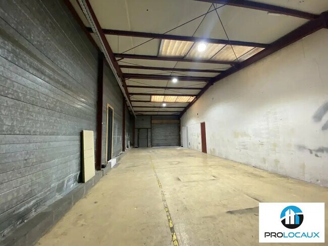 Plus de détails pour Local d'activités à louer