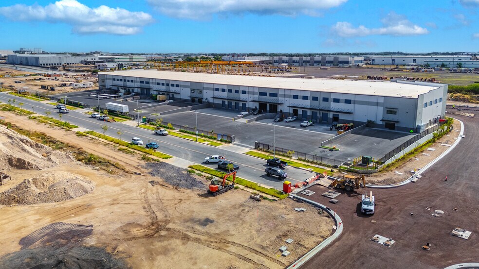 Ko'oloa'ula Street, Kapolei, HI à louer - Photo de l’immeuble – Image 1 sur 4