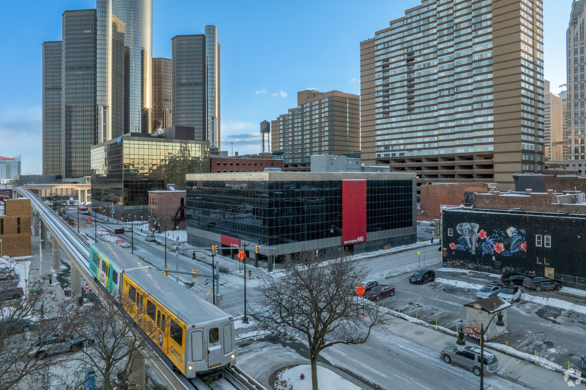 Office w/ Parking Revenue | Detroit CBD portefeuille de 3 biens à vendre sur LoopNet.fr Photo de l’immeuble– Image 1 sur 36