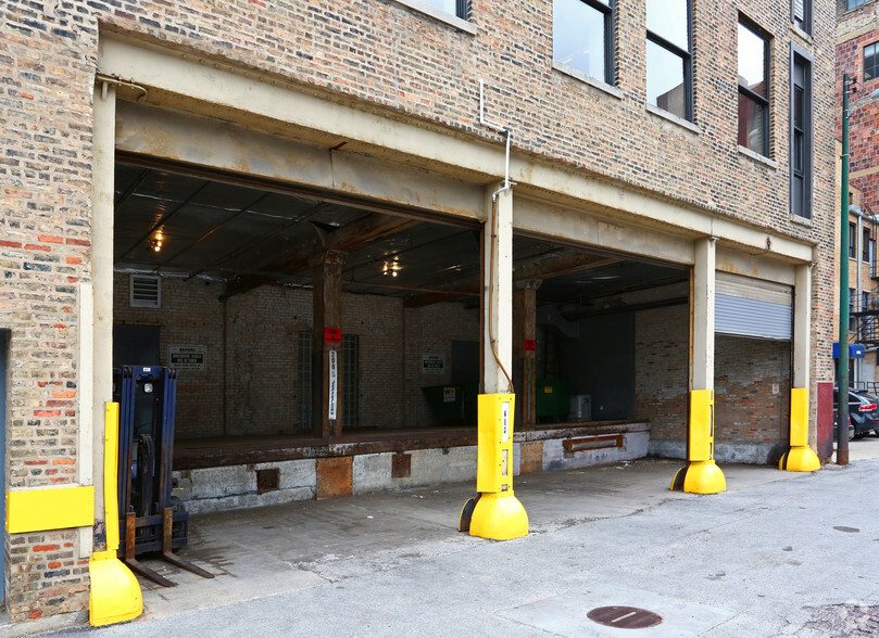 208 S Jefferson St, Chicago, IL à louer - Photo de l’immeuble – Image 3 sur 17