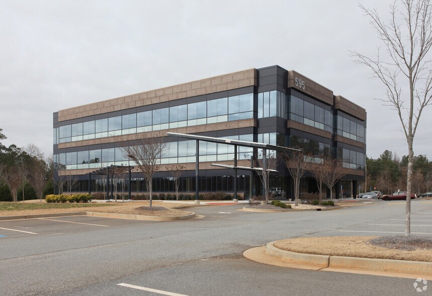 595 Hurricane Shoals Rd, Lawrenceville, GA à louer - Photo principale – Image 1 sur 6