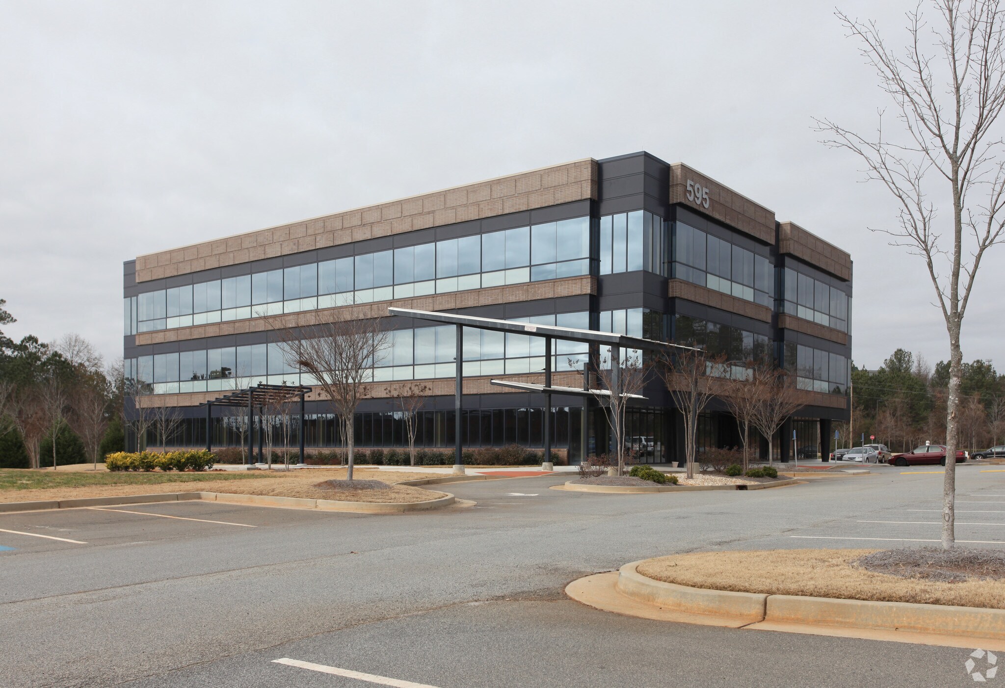595 Hurricane Shoals Rd, Lawrenceville, GA à louer Photo principale– Image 1 sur 7