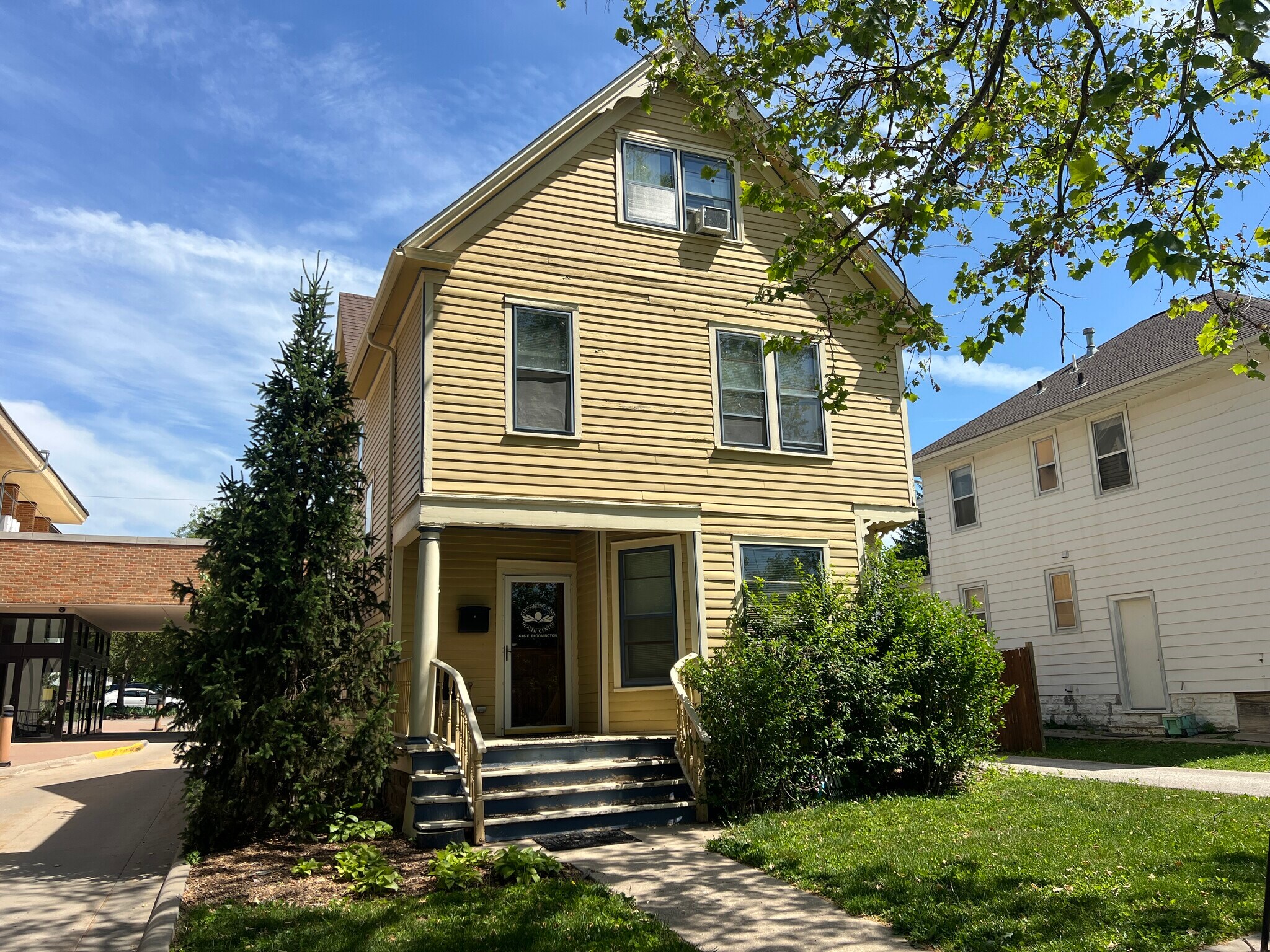616 E Bloomington St, Iowa City, IA à louer Photo de l’immeuble– Image 1 sur 31