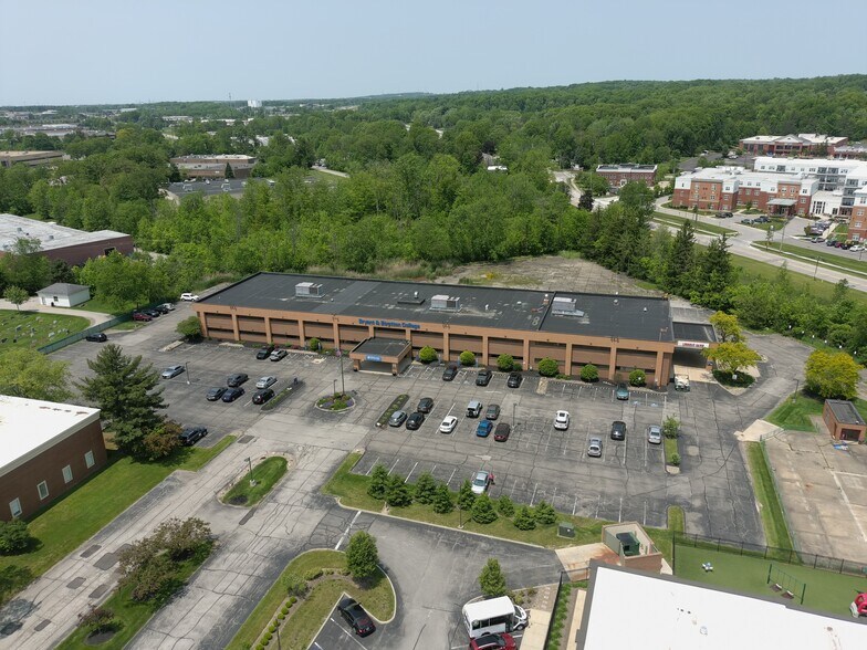 33001 Solon Rd, Solon, OH à louer - Photo de l’immeuble – Image 1 sur 4