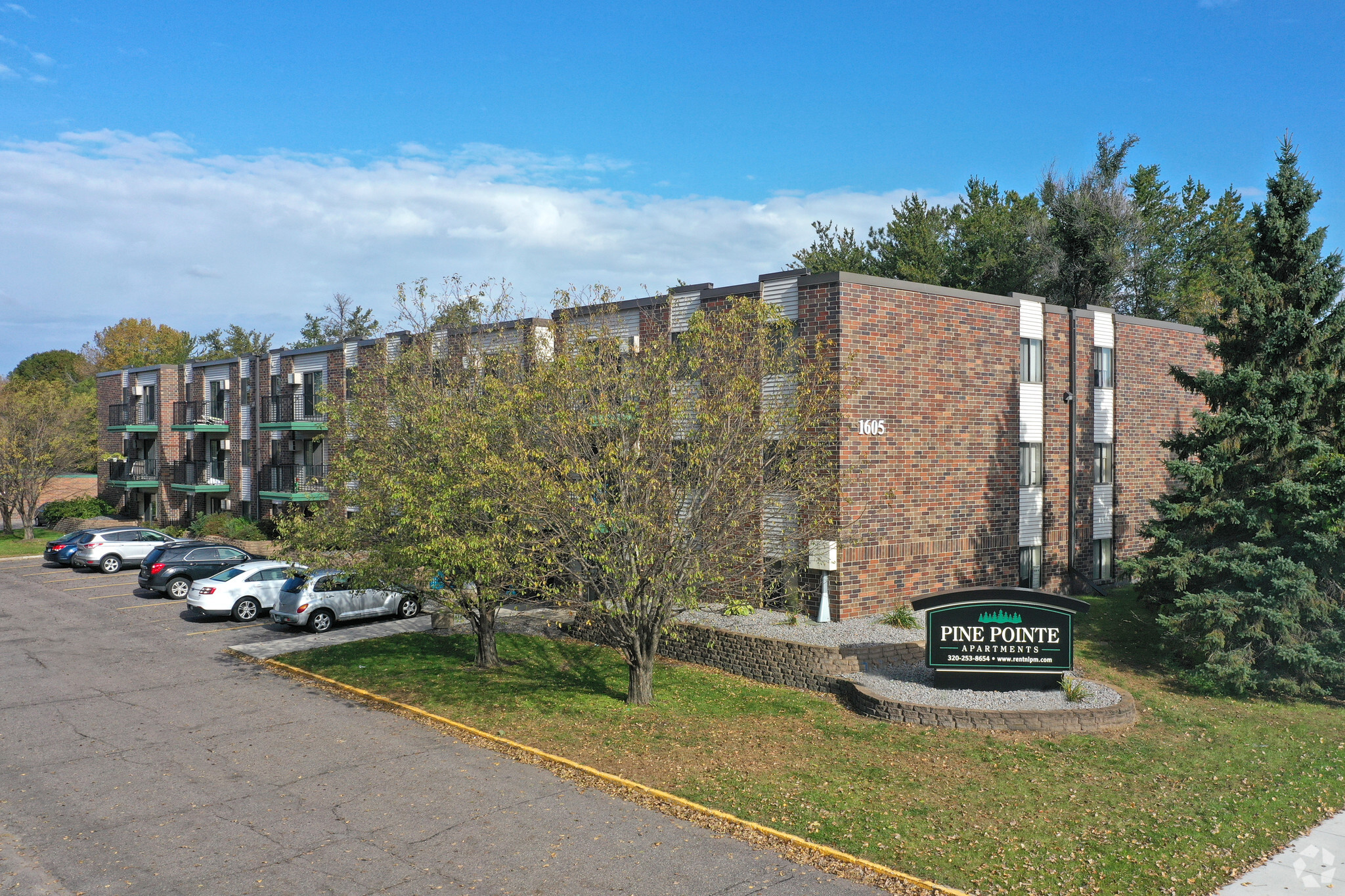 1604 7th St SE, Saint Cloud, MN à vendre Photo principale– Image 1 sur 12