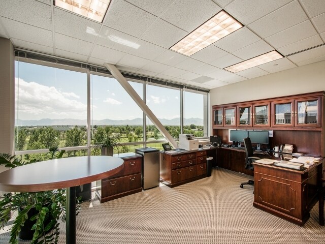 4192 S Riverboat Rd, Salt Lake City, UT à vendre - Photo intérieure – Image 2 sur 10