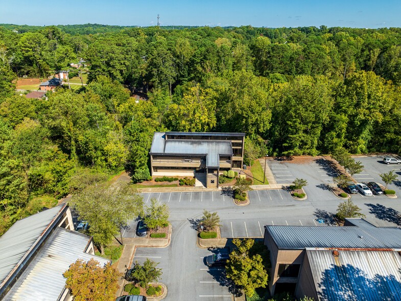 3066 Mercer University Dr, Chamblee, GA à louer - Photo de l’immeuble – Image 3 sur 10