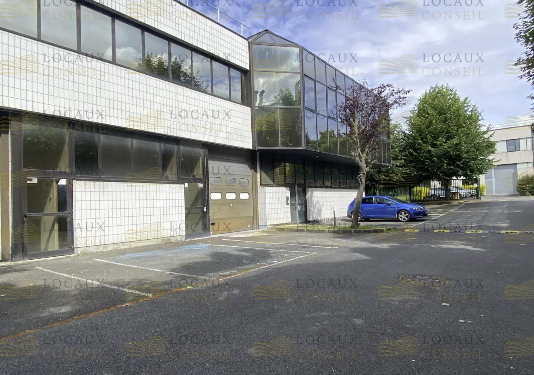 Local d’activités dans Nanterre à louer Photo principale– Image 1 sur 12