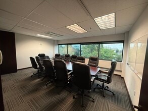 8230 Boone Blvd, Vienna, VA à louer Photo intérieure– Image 2 sur 12