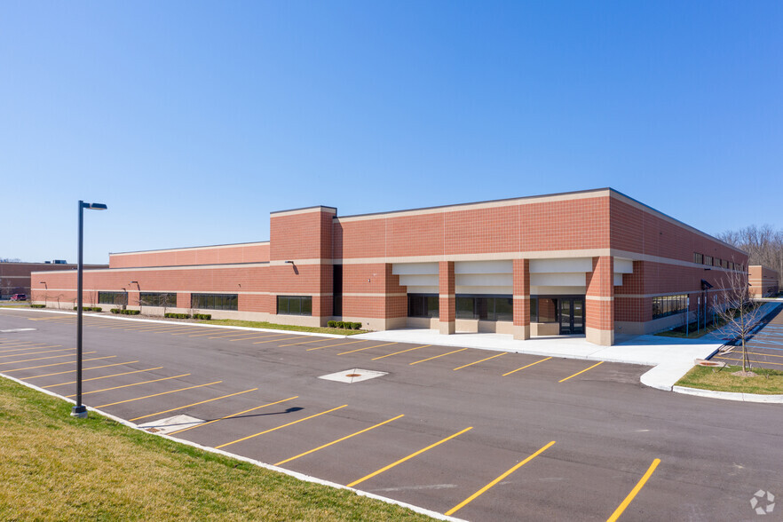 41520 Haggerty Cir, Canton, MI à louer - Photo de l’immeuble – Image 2 sur 9