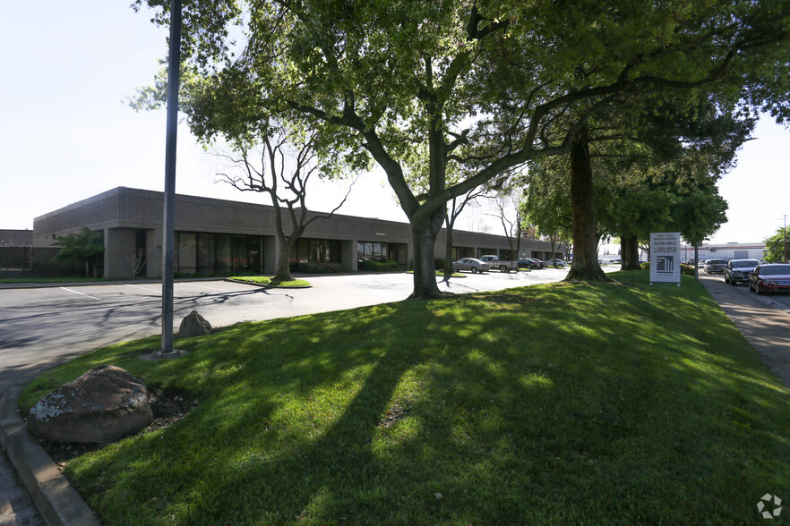 3453 Ramona Ave, Sacramento, CA à louer - Photo de l’immeuble – Image 1 sur 4