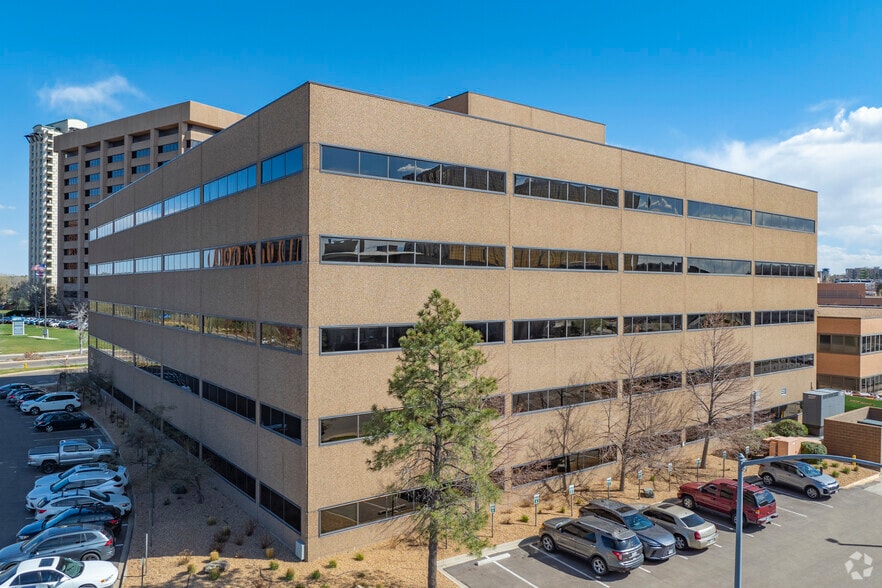 4300 Cherry Creek Dr S, Denver, CO à louer - Photo principale – Image 2 sur 11