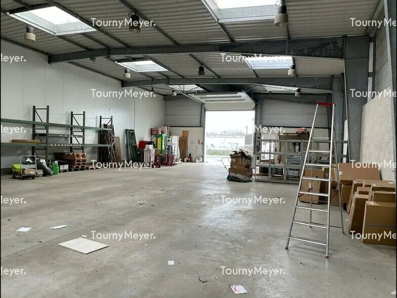 Local d’activités dans Lanester à louer - Photo de l’immeuble – Image 3 sur 4