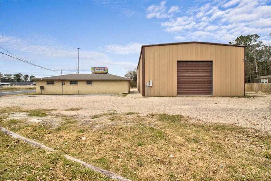 21232 Ih 10, Vidor, TX à louer - Photo de l’immeuble – Image 3 sur 23