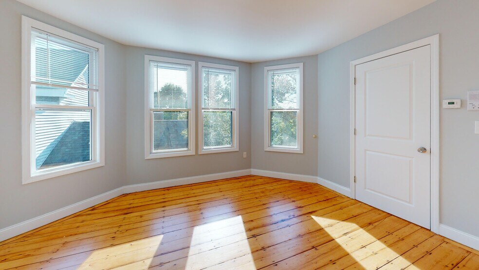 755 Truman Hwy, Hyde Park, MA à vendre - Photo intérieure – Image 2 sur 10