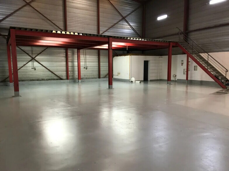 Local d’activités dans BOISSY-L'AILLERIE à louer - Photo de l’immeuble – Image 3 sur 16