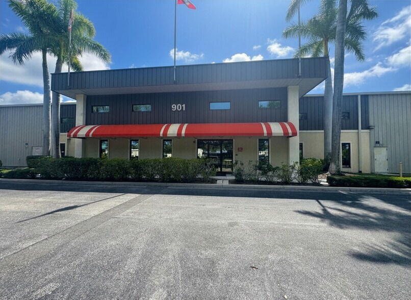 901 Industrial Blvd, Naples, FL à louer - Photo de l’immeuble – Image 3 sur 8