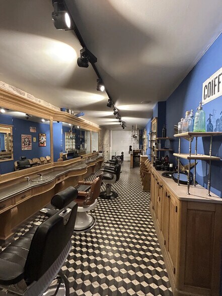 Local commercial dans Paris à louer - Photo de l’immeuble – Image 3 sur 4