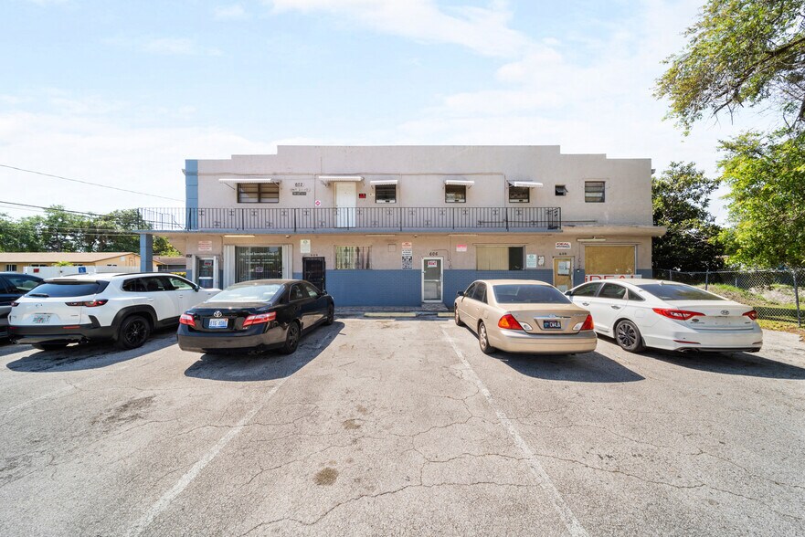 602-608 NW 1st St, Dania, FL à vendre - Photo de l’immeuble – Image 3 sur 19