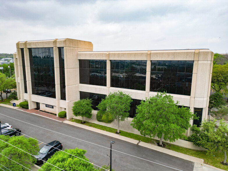 7551 Callaghan Rd, San Antonio, TX à louer - Photo de l’immeuble – Image 3 sur 8