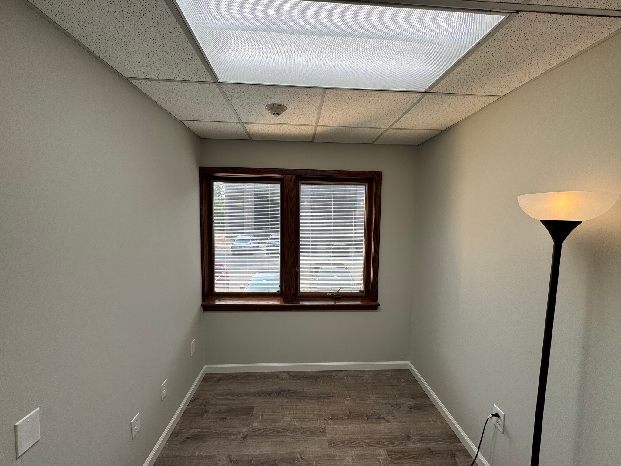 180 Tices Ln, East Brunswick, NJ à louer Photo de l’immeuble– Image 1 sur 5
