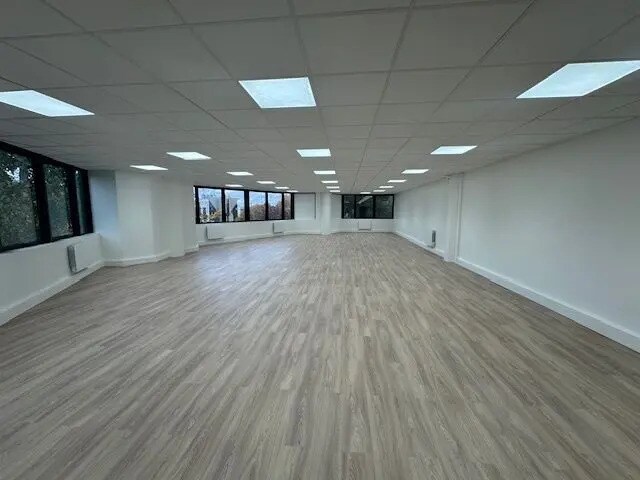 Bureau dans Rosny-sous-Bois à louer - Photo de l’immeuble – Image 3 sur 11