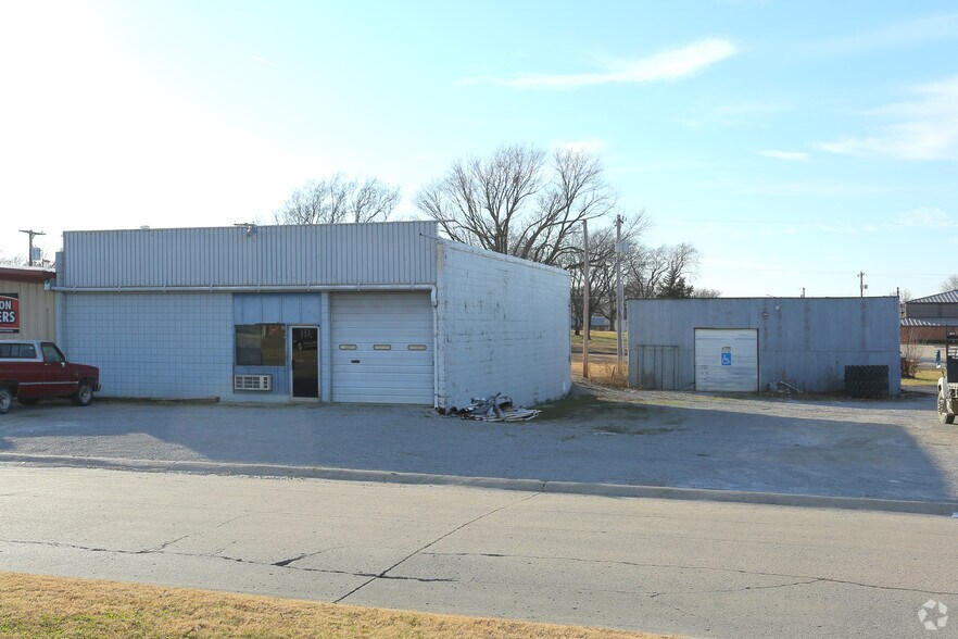 131 SE Cholwell Ave, Bartlesville, OK à vendre - Photo principale – Image 1 sur 15