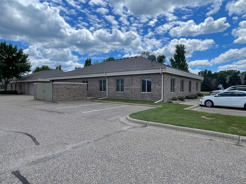 1881 NW Station Parkway, Andover, MN à louer - Photo de l’immeuble – Image 3 sur 30