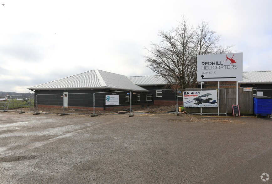 Kings Mill Ln, Redhill à louer - Photo de l’immeuble – Image 3 sur 4
