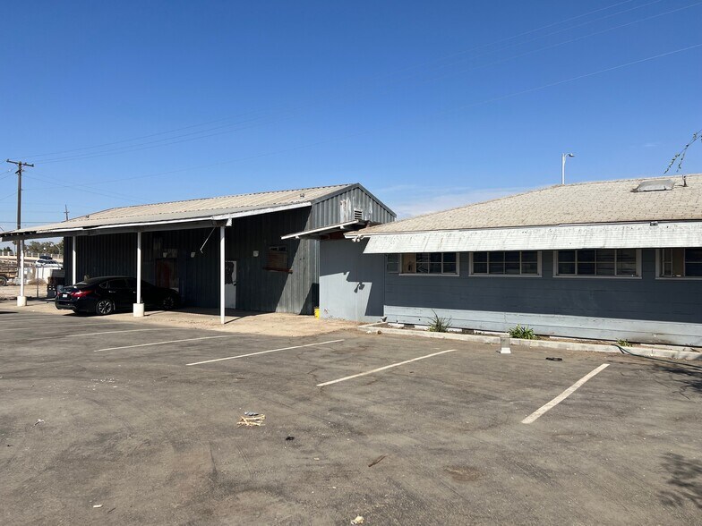 151 E Truxtun Ave, Bakersfield, CA à louer - Photo de l’immeuble – Image 2 sur 7