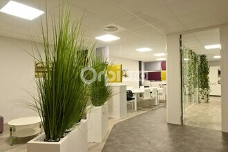 Bureau dans Meyzieu à louer Photo de l’immeuble– Image 2 sur 16