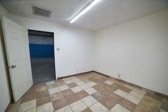 10893 Dyer St, El Paso, TX à louer Photo intérieure– Image 2 sur 22