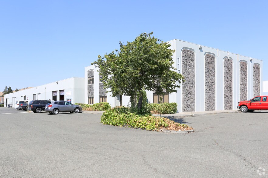 1122 Western St, Fairfield, CA à louer - Photo de l’immeuble – Image 3 sur 3