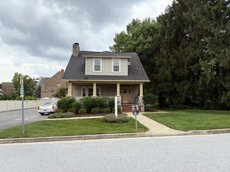 405 W Pennsylvania Ave, Towson, MD à vendre - Photo de l’immeuble – Image 1 sur 4