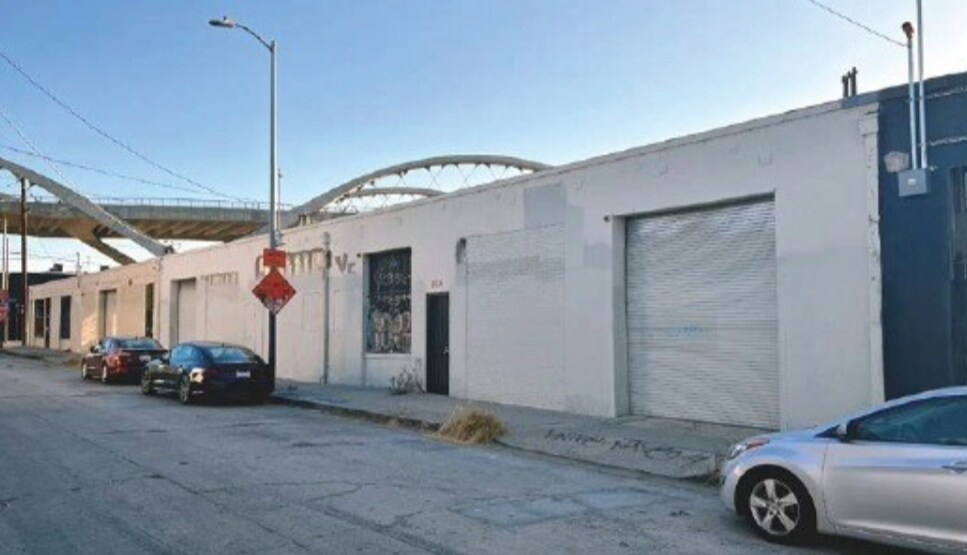 664 S Anderson St, Los Angeles, CA à louer - Photo de l’immeuble – Image 2 sur 11