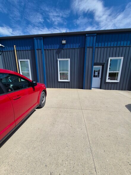 260 Centre St, Petrolia, ON à louer - Photo de l’immeuble – Image 2 sur 16