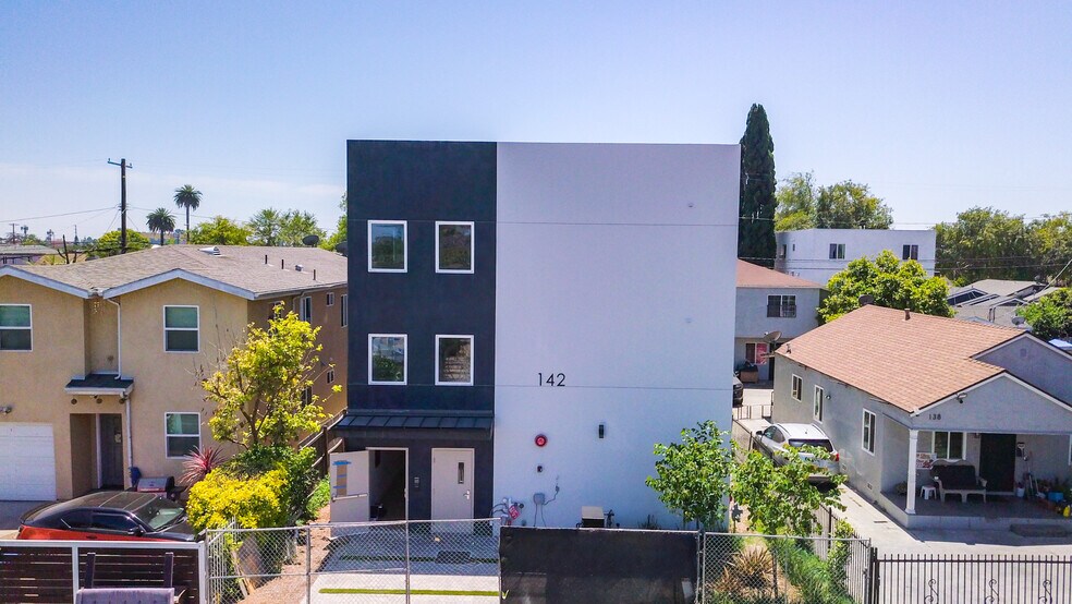 142 E 84th St, Los Angeles, CA à vendre - Photo de l’immeuble – Image 2 sur 20